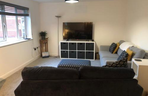Large 2 bedroom apartment, 4 beds one 1 en-suite, Free parking Nr Chelt Elmore and Quays - Foto 3