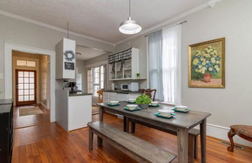 The Sunny Southern Manse Front Walk Downtown - Foto 3