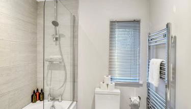 Sleeps 6 3bedroom House, Harlaxton Garden Driveway - Foto 3