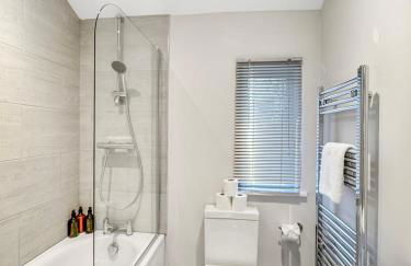 Sleeps 6 3bedroom House, Harlaxton Garden Driveway - Foto 3