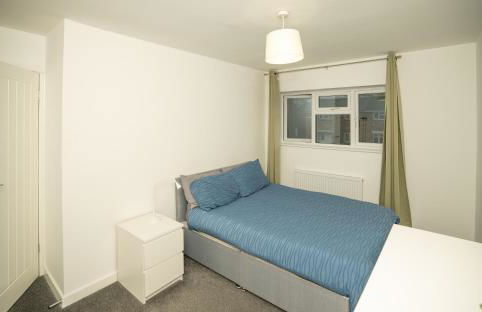 Dunstable 3-Bed House Sleeps 6 Driveway Parking Near Town Centre & Transport Links Close to Whipsnade Zoo Ideal for Families & Contractors - Photo 11