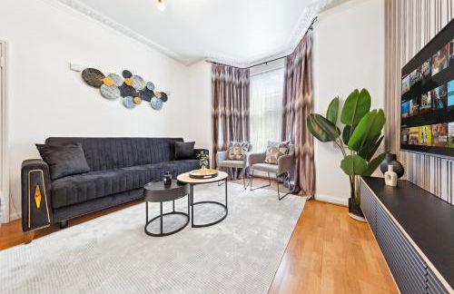 4BR North London I WiFi, Garden, Near Shops - Foto 12
