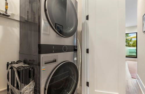 Central DC 5-BR Townhome - Walk to METRO-rail - Foto 29