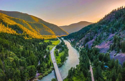 Luxury Riverfront Retreat on Montanas Iconic Blackfoot River with Hot Tub - Foto 4