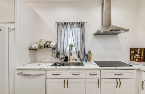 9 Mi to Dodger Stadium! East LA Studio with Patio - Foto 12