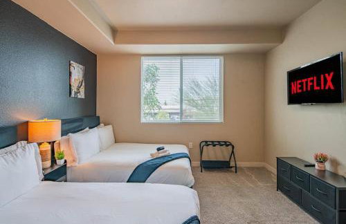 Trendy 2BD Gym Pool Parking WD Sleeps 8 - Foto 27