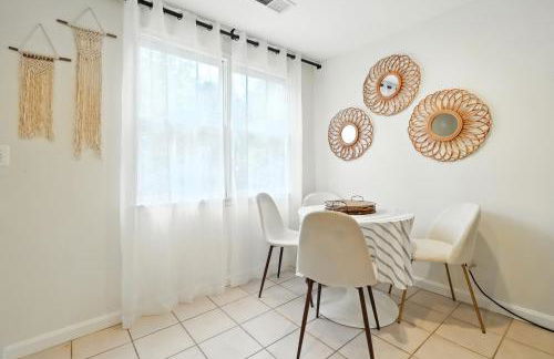 Group Stay Near DC 2BR w Yard on Arlington Blvd - Photo 23