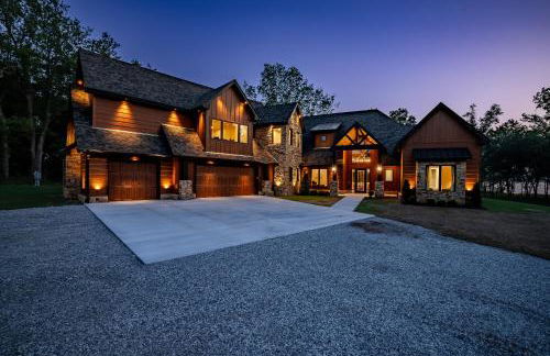 Game Room and Hot Tub! Lakefront Monkey Island Haven - Foto 43