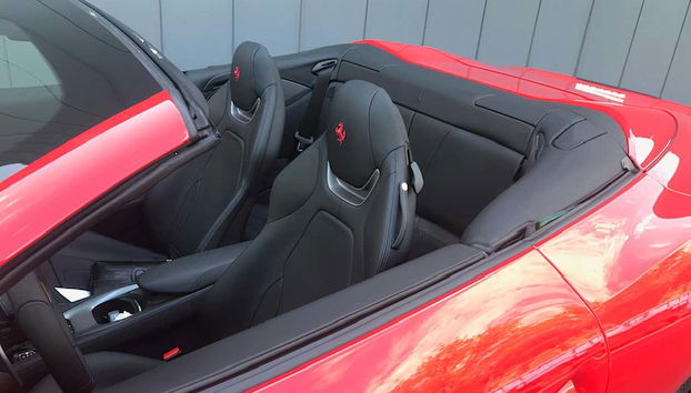 Gli interni della Ferrari Portofino