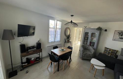 Maison chaleureuse avec terrasse privative proche de la gare et du centre-ville - Foto 3