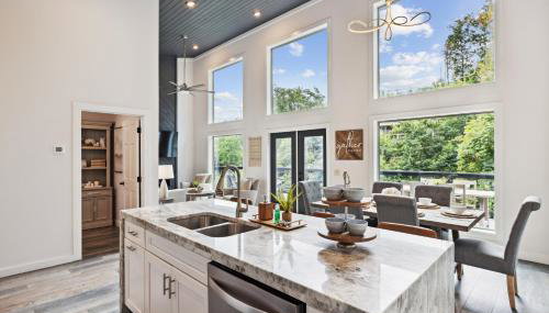 Sunset Chalet 2 Bedroom Cabin by RedAwning - Foto 2