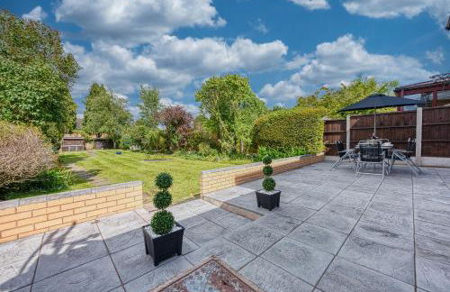 Elegant 5 Bed House - Sleeps 9, Central Solihull, NEC, JLR, HS2, Resorts World, Airport Business and Leisure Stays, - Foto 18