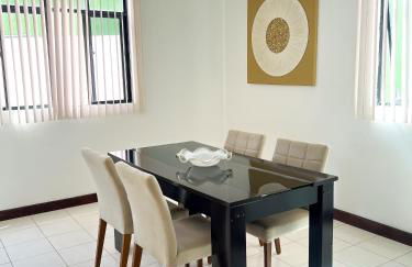 Entre Aeroporto e Centro , o Conforto em Ilhéus - Foto 2