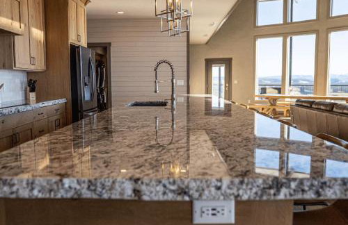 Dual Cabin- Yellowstone Family Retreat- Sled Hill - Foto 10