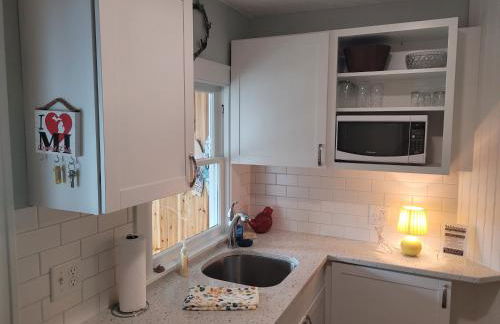 The Lily Pad on Benzie Blvd - Super Cute! - Foto 20