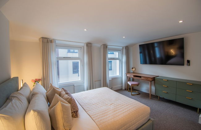 2 Bedroom Flats in Covent Garden - Photo 4