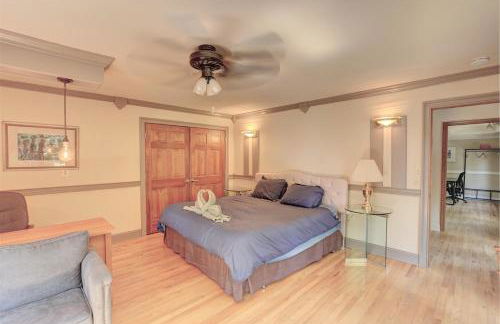 Saratoga Lake Boathouse Retreat - Photo 27