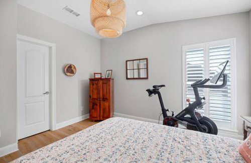 Stunning Beach Getaway - Steps to Ocean - Foto 29