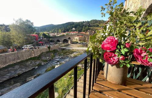 Apartamento colgante al río con vistas al puente - Photo 47