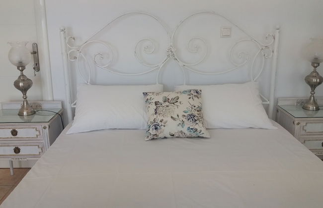 Estate Dafnopanagia Luxury Apartment - Photo 9