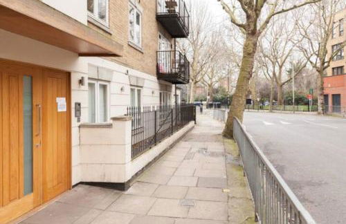 Three Bedroom Apartment by Beautiful Park - Photo 50