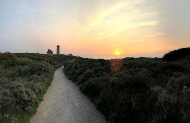 Bungalow by North Sea Beach With Private Garden - Foto 32