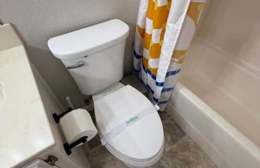 Spacious 4BR Family Home Free Parking, Fast WiFi, Near Galleria & Fountains - Foto 14