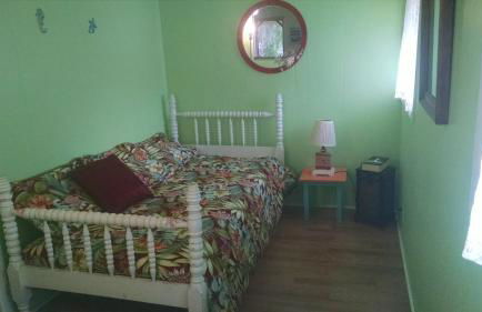 1 Beige Cozy Bungalow or 1 White Cozy Efficiency Cottage in Titusville - Foto 22