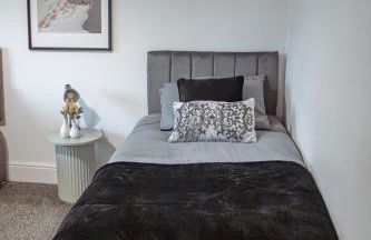 Spacious & Modern 8-Bed Home - Sleeps 13 - Parking - Foto 50