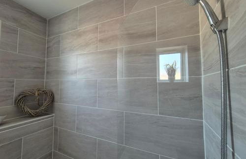 2 Bed Maisonette with Sofa Bed - Ideal for Groups #26C - Foto 4