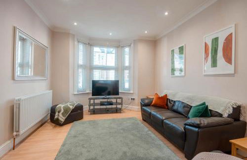 Spacious home 3 min from station - Photo 16