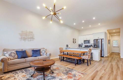 Relaxing Home with Hot Tub Near Expo Center and Downtown - Foto 1