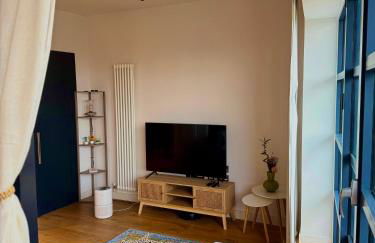 London City Island 1 Bedroom Luxury Apartments, Private Balcony - Photo 5