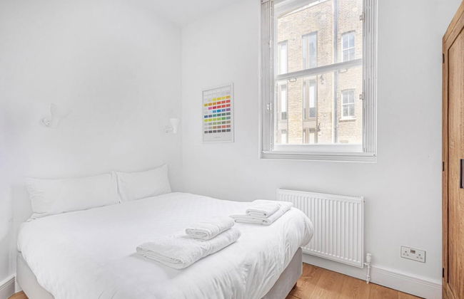 Contemporary Flat in the Centre of Fitzrovia - Photo 9