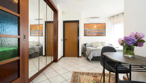 -LUMINOSA 5 STARS WITH BALCONY- Wifi Netflix 15 minutes from Duomo - Foto 2