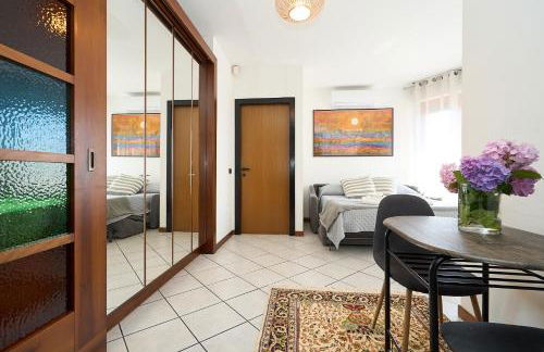 -LUMINOSA 5 STARS WITH BALCONY- Wifi Netflix 15 minutes from Duomo - Foto 2