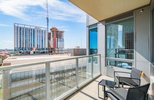 Stylish 1BR HighRise DT, Parking, Pool, Gym, W-D, Golf - Foto 43