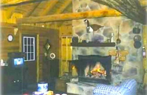 Spacious and Rustic Cabin Rental in the Woods near Catoctin Mountain Park, Maryland - Foto 11