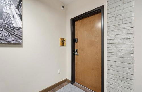 Speakeasy Attached, Walkable to Cavs, Flats, Casino - Foto 39