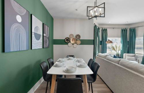 *NEW* Charm on Church ~ Cozy, Modern, Downtown Apt - Foto 24