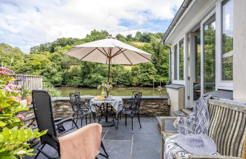 Duck Cottage - Waters Edge, Exclusive Village Location - Photo 29