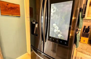 Lakefront 5 Bedroom Vacation Home - Sleeps 12! - Foto 10