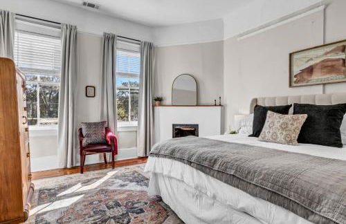 A Timeless Victorian Home with Period Charm! - Foto 26