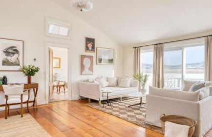 Historic & Secluded Estate on the Hudson River w/ Pool Sleeps 24 River House by Avantstay - Foto 43