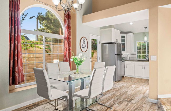 Spacious Retreat w Modern Decor and Private Yard - Photo 15