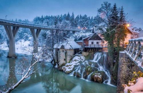 Apartment Stone and Wood - Photo 66