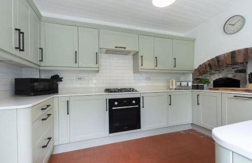 Charming 3-Bed Cottage by the River Usk - Foto 7
