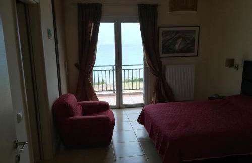 Luxury Beachfront Villa Poseidon Artemisiou Παραθαλάσσια Βίλα στην βόρεια Εύβοια για φιλοξενία 9 ατόμων - Foto 21