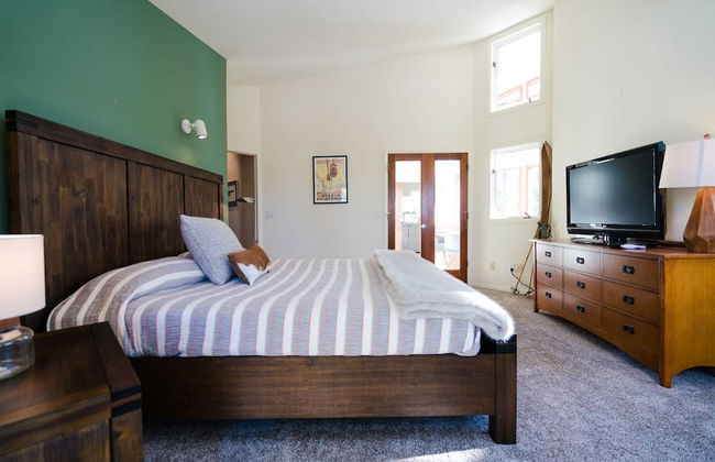 The Atrium Haven Winter Park Cabin Hot Tub - Photo 3