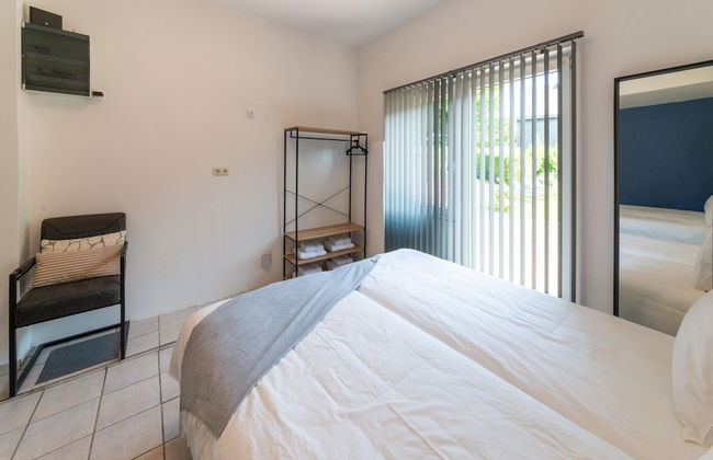 Spacious Villa With Tennis - Photo 3